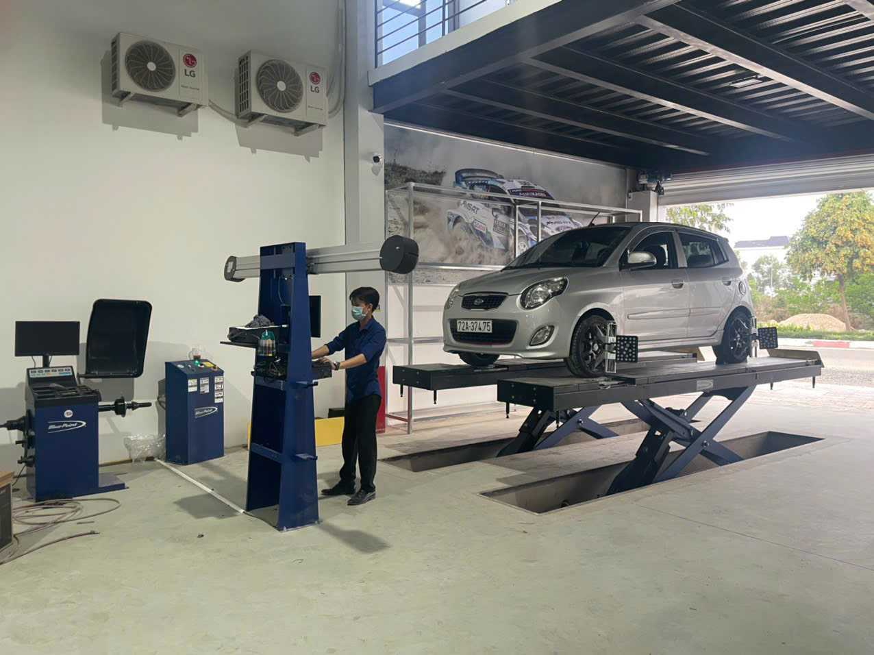 Garage Image 5